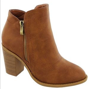 TOP Moda Brown Booties